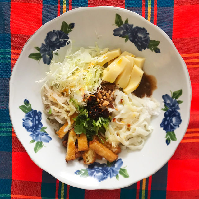 トーフ和え麺サラダ（モンパウンットゥ）