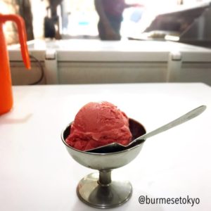 ヤンゴンNEW LIFEのアイスクリーム