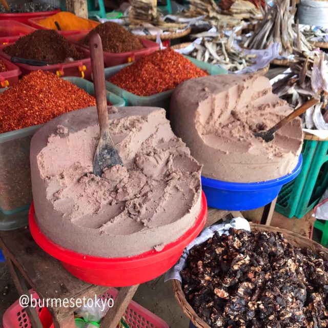 ミャンマー の市場でみたガピ（Ngapi）