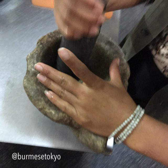 ミャンマーの石臼「ナッヨゥソゥ」