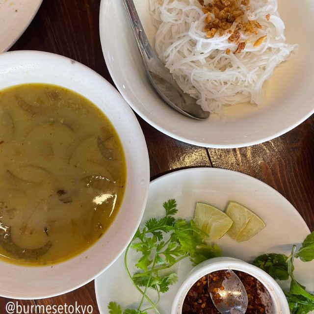 ヤンゴンで食べられるモン族料理店「ムドン」で食べたもーラミャインモヒンガー