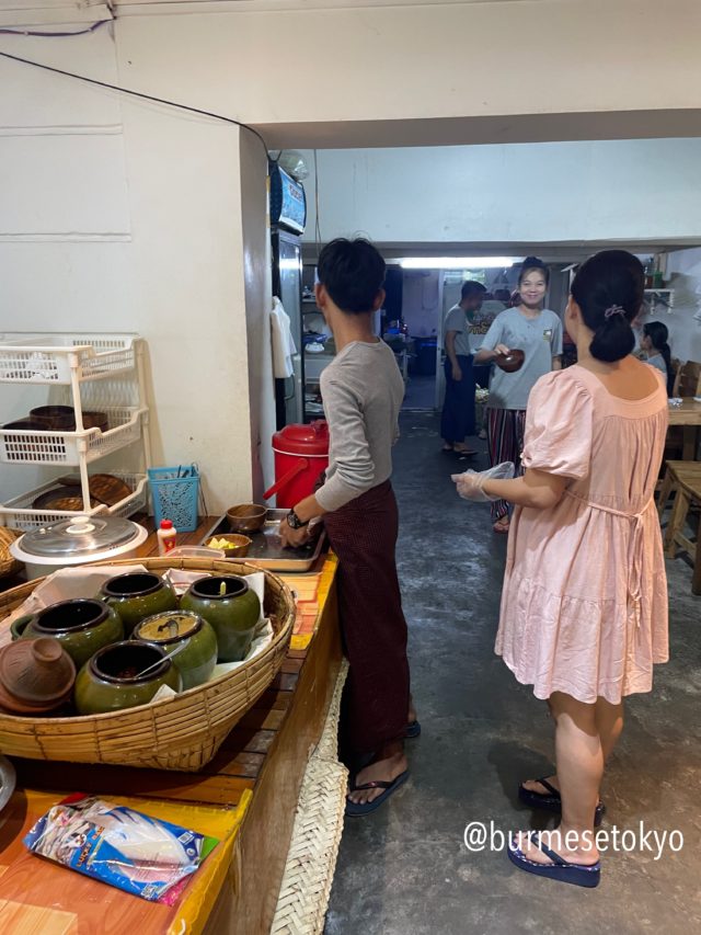 ヤンキン地区にあるコータウンモンティ屋さん「Yankin Taung Kalay」の台所にお邪魔して見学