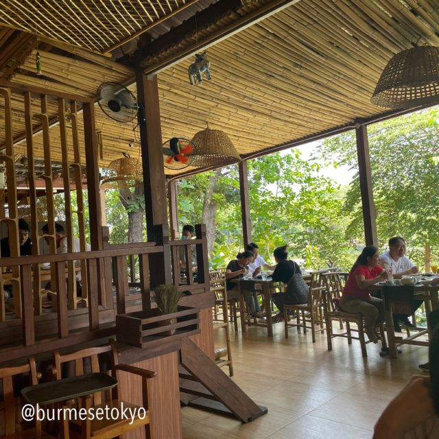 ヤンゴンの果敢族（コーカン）料理が食べられる口福の店内