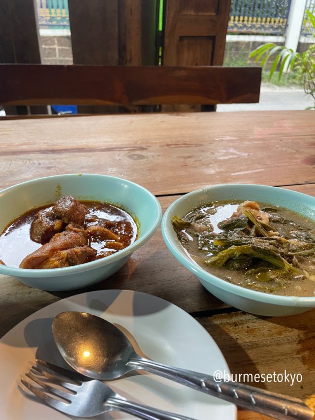 チェンマイの食堂Laab Kai Meuang Phan Waenで食べたの「ゲーンハンレー」と「. 『ゲーンチューパッカドーン」