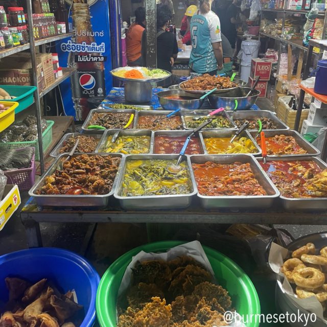 バンコククロントーイ市場のミャンマー食堂＆居酒屋